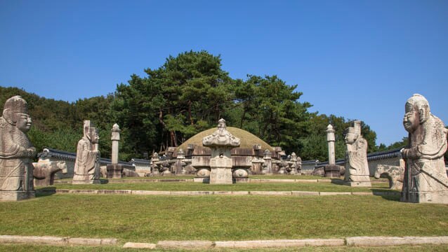 朝鮮王朝の王墓群 (2009)